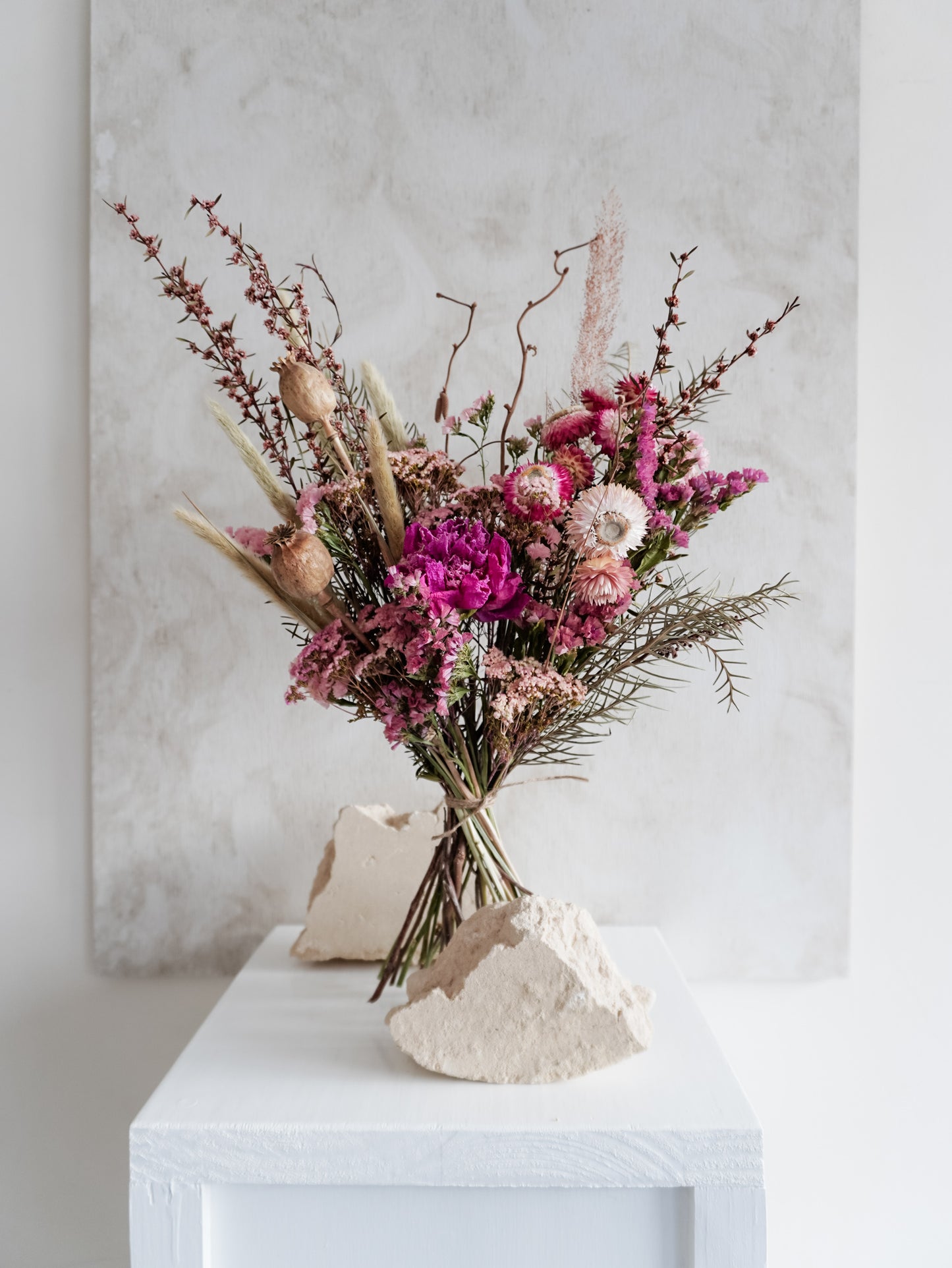 Dried flower meadow bouquet in bright pink tones – Classic Size Distant View.