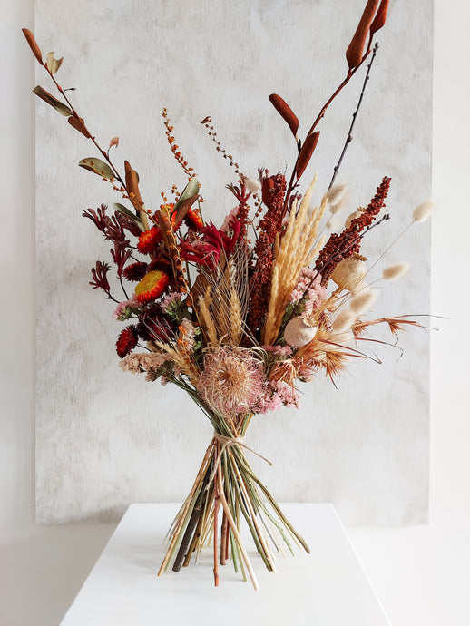 Dried flower bouquet autumnal tones in a rustic boho style – Luxe Size Close View.