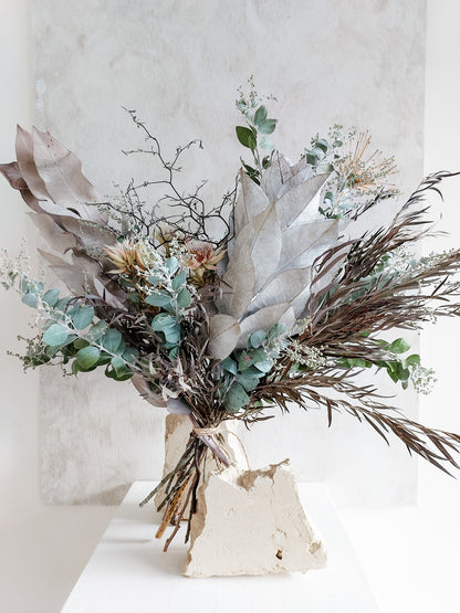 Dried flower bouquet in violet tones featuring seasonal winter flowers – Luxe Size Close View.